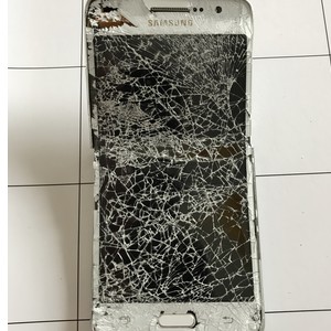 Samsung Galaxy Grand Prime explosé (vue de face)